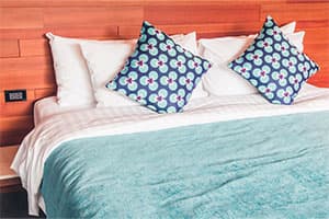 Home Textiles - Cushion/Pillow/Quilt & Comforters