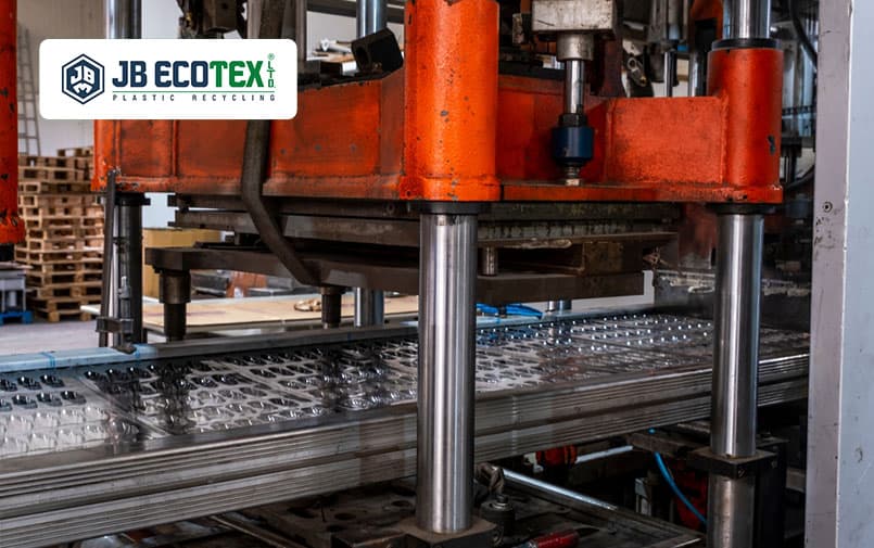 Thermoforming of pet sheets