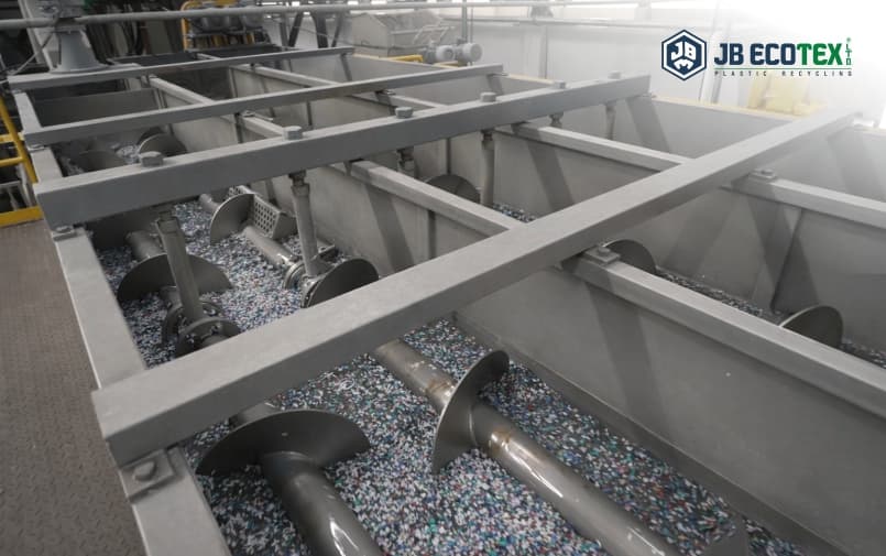 Pet bottle grinding machine